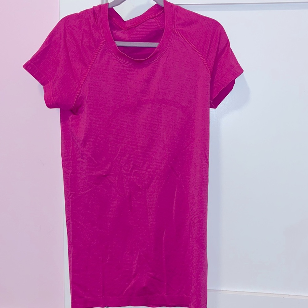 Sonic pink lululemon size 4 swiftly tech